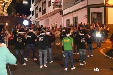 Papá Noel irrumpe en Lomo Magullo en un 4x4/FJS Fotografía.
